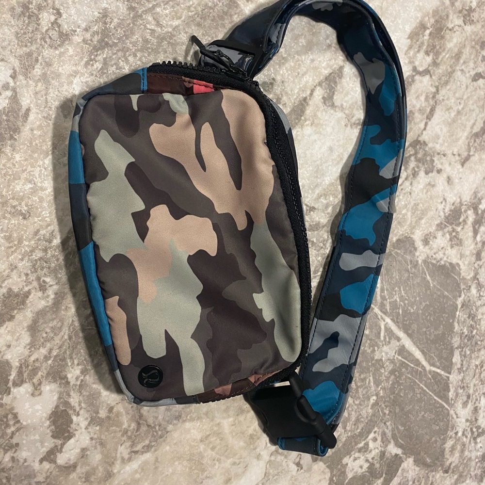 Lululemon camo belt bag